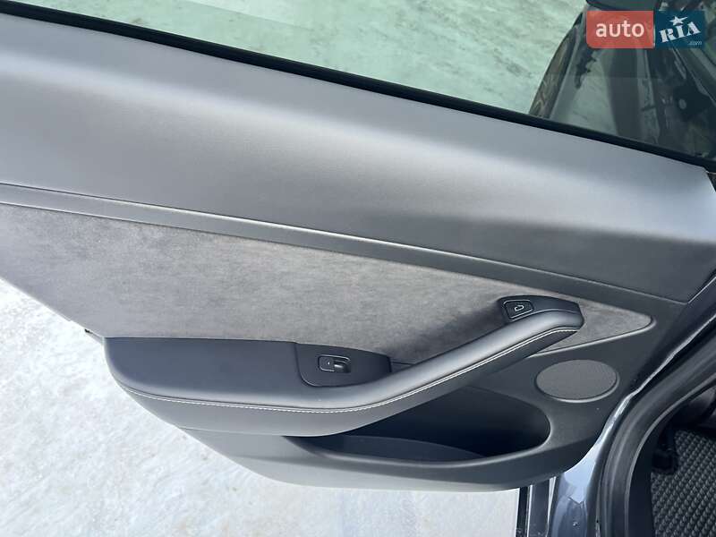 Седан Tesla Model 3 2021 в Львові