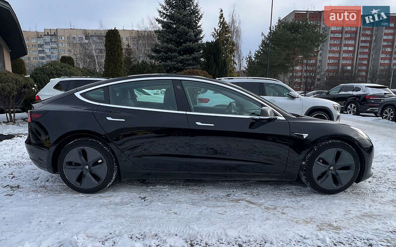 Седан Tesla Model 3 2020 в Львове