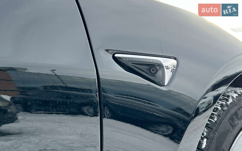 Седан Tesla Model 3 2020 в Львове