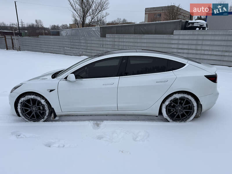 Седан Tesla Model 3 2019 в Ровно