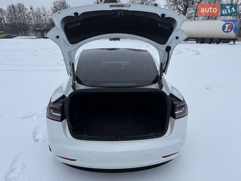 Седан Tesla Model 3 2019 в Ровно