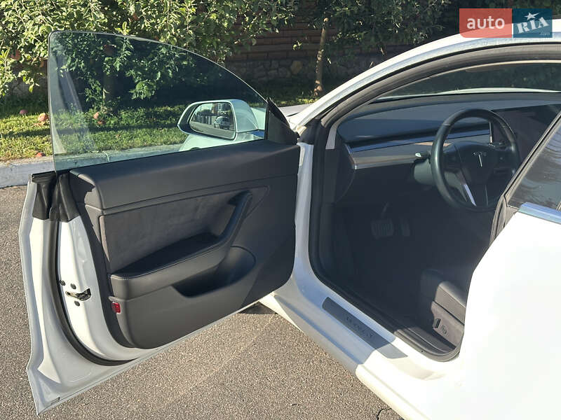 Седан Tesla Model 3 2018 в Киеве фото 24 Седан Tesla Model 3 2018 в Киеве