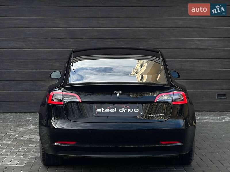 Седан Tesla Model 3 2021 в Николаеве