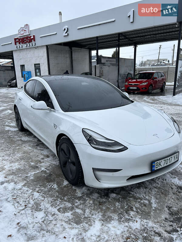 Седан Tesla Model 3 2019 в Здолбунове