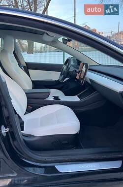 Седан Tesla Model 3 2019 в Киеве