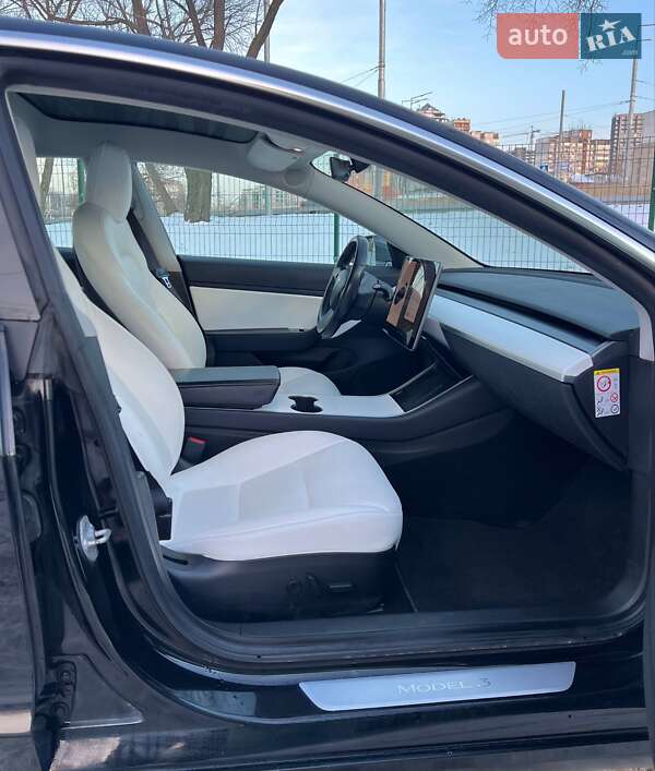 Седан Tesla Model 3 2019 в Києві