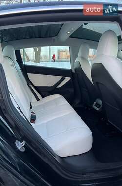 Седан Tesla Model 3 2019 в Киеве