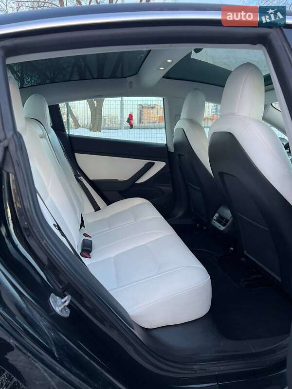 Седан Tesla Model 3 2019 в Києві