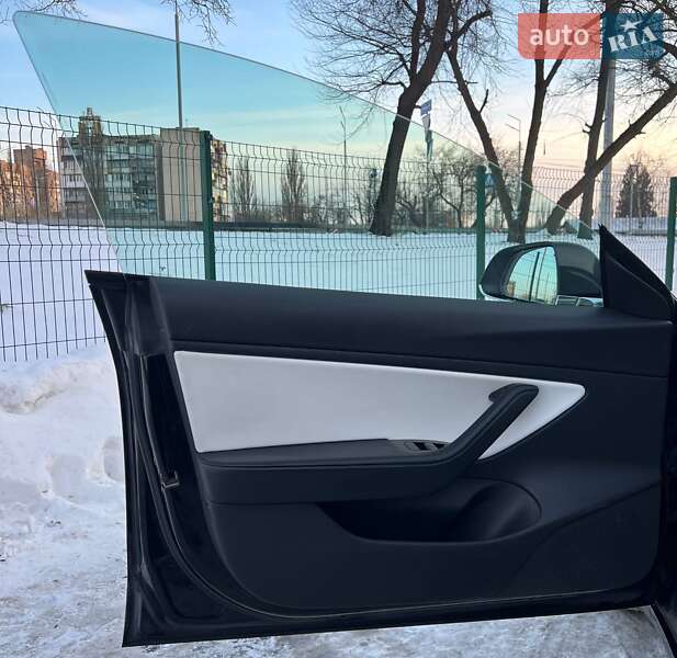 Седан Tesla Model 3 2019 в Києві