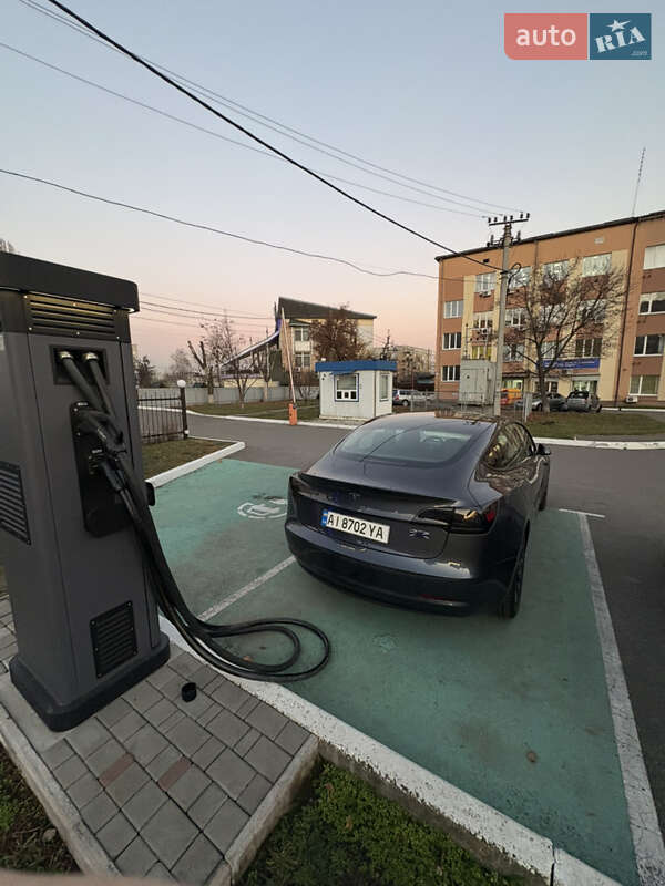 Седан Tesla Model 3 2023 в Вышгороде