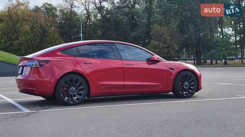 Седан Tesla Model 3 2022 в Киеве