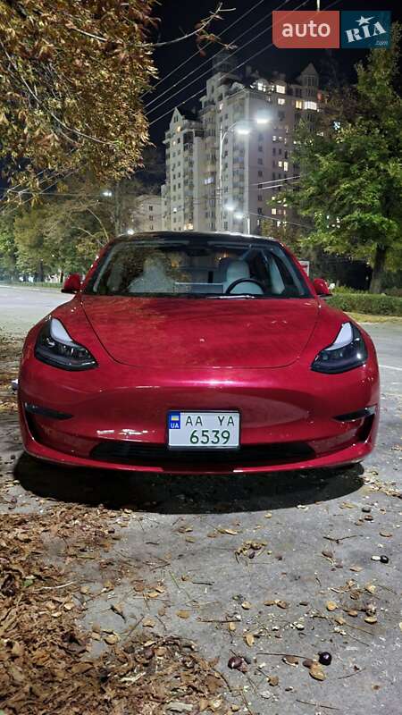 Седан Tesla Model 3 2022 в Киеве