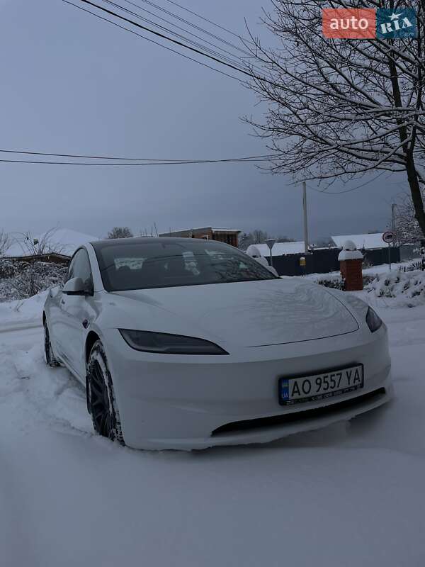 Седан Tesla Model 3 2023 в Ужгороде