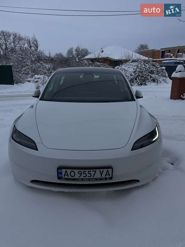 Седан Tesla Model 3 2023 в Ужгороде