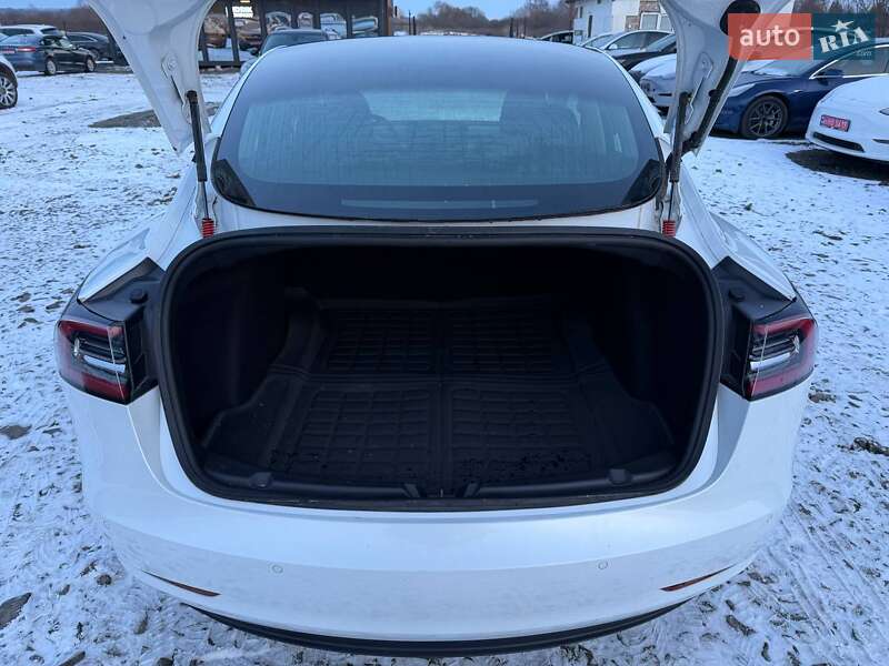 Седан Tesla Model 3 2019 в Луцьку