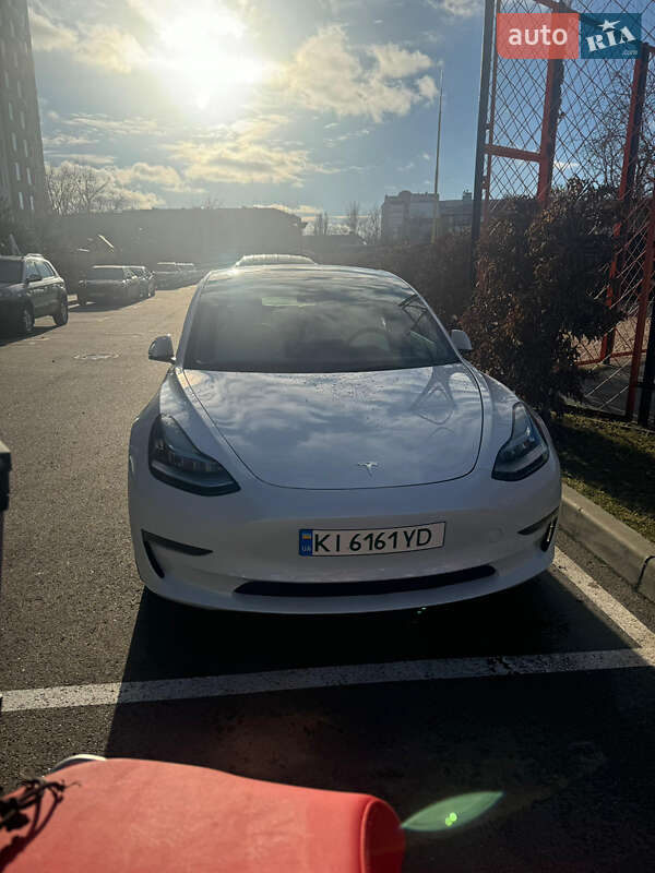 Седан Tesla Model 3 2022 в Киеве