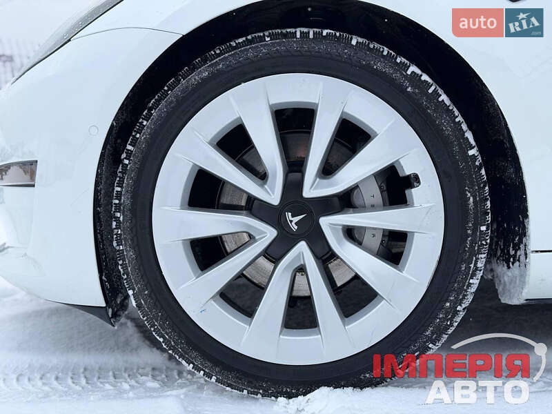 Седан Tesla Model 3 2022 в Киеве