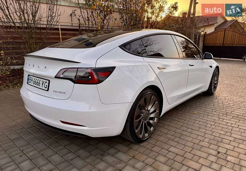 Седан Tesla Model 3 2023 в Одессе