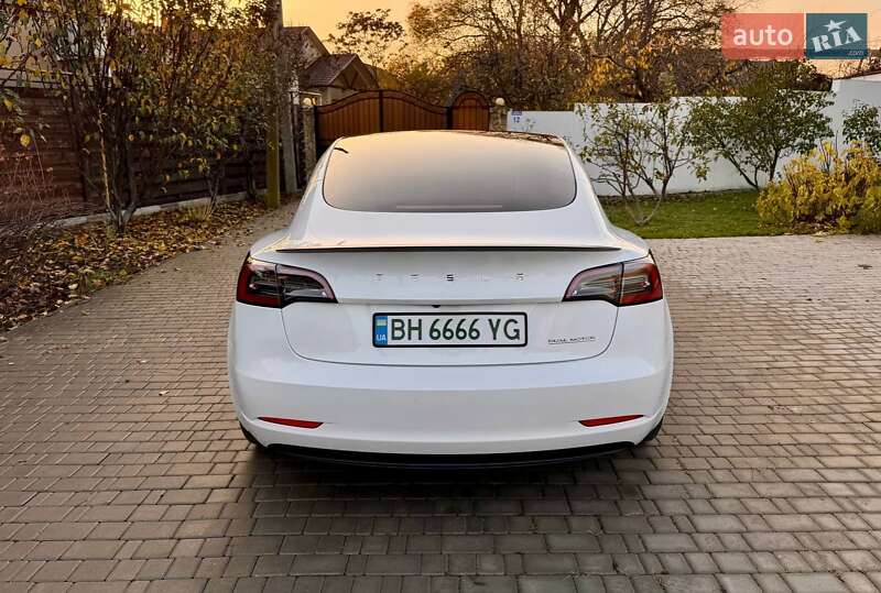 Седан Tesla Model 3 2023 в Одессе