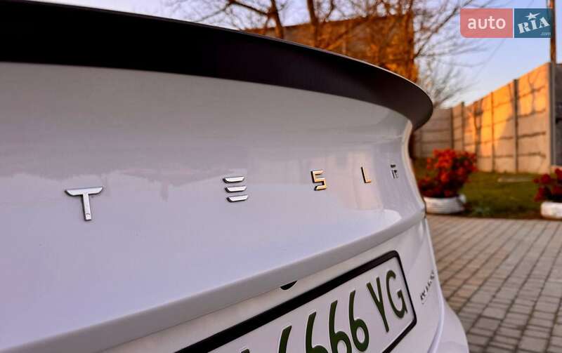 Седан Tesla Model 3 2023 в Одессе