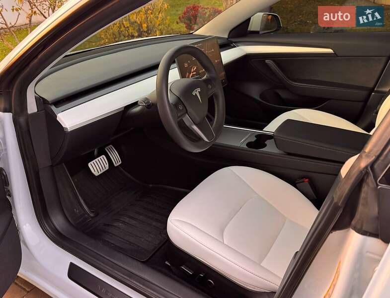 Седан Tesla Model 3 2023 в Одессе