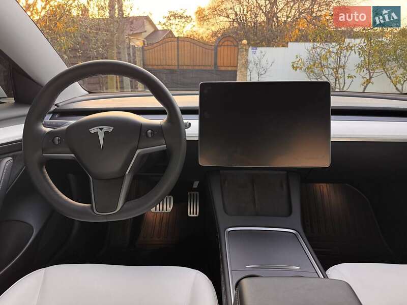 Седан Tesla Model 3 2023 в Одессе