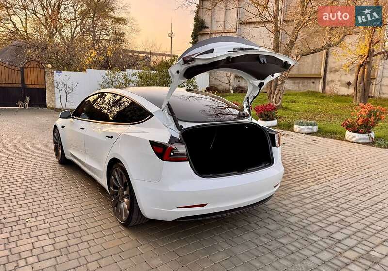 Седан Tesla Model 3 2023 в Одессе