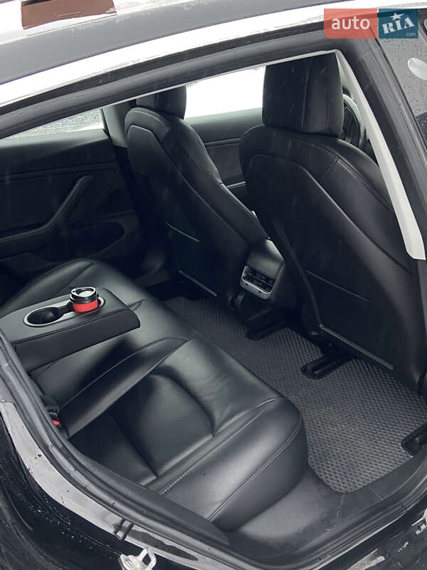 Седан Tesla Model 3 2018 в Ірпені