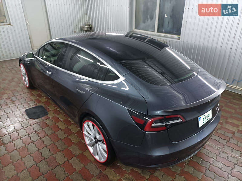 Седан Tesla Model 3 2018 в Кривом Роге