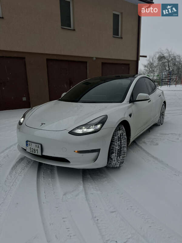 Седан Tesla Model 3 2021 в Івано-Франківську