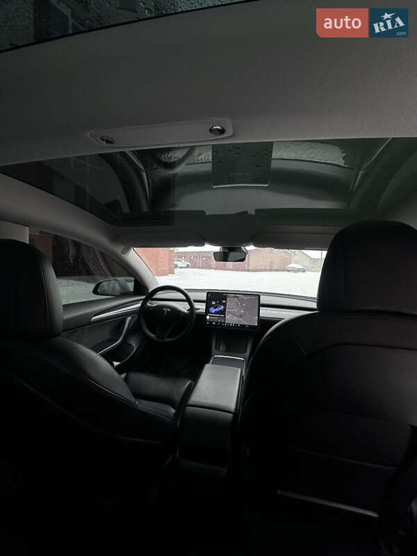 Седан Tesla Model 3 2021 в Івано-Франківську