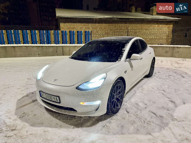 Седан Tesla Model 3 2019 в Киеве