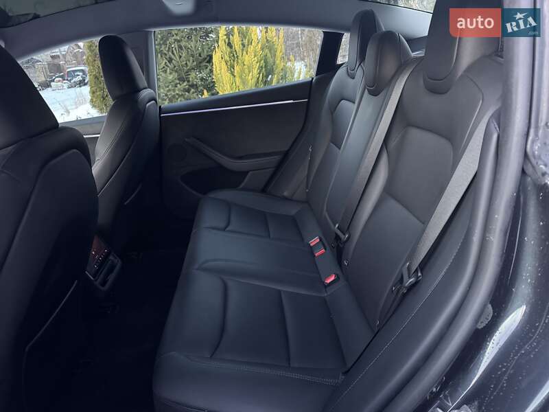 Седан Tesla Model 3 2024 в Киеве
