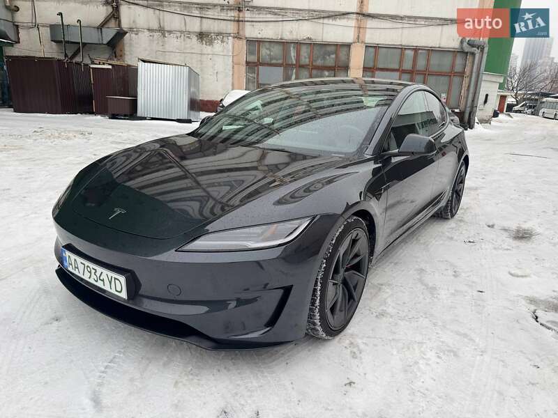 Tesla Model 3 2024