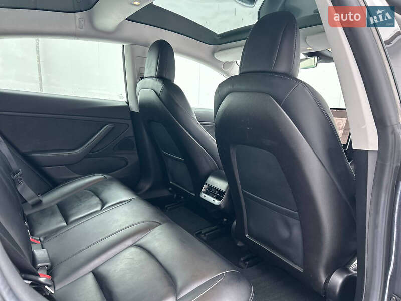 Седан Tesla Model 3 2020 в Виннице