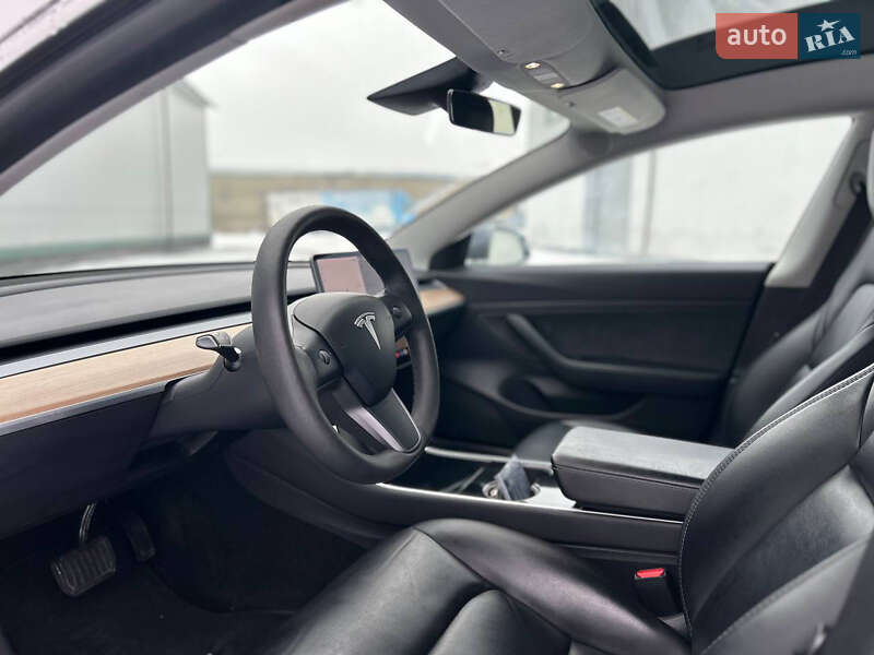 Седан Tesla Model 3 2020 в Виннице