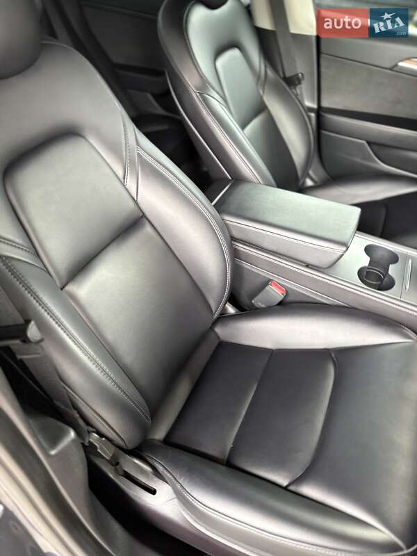 Седан Tesla Model 3 2022 в Киеве