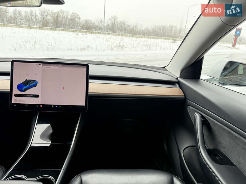 Седан Tesla Model 3 2018 в Киеве