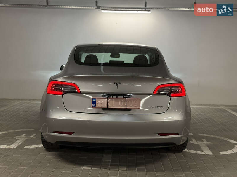 Седан Tesla Model 3 2018 в Киеве