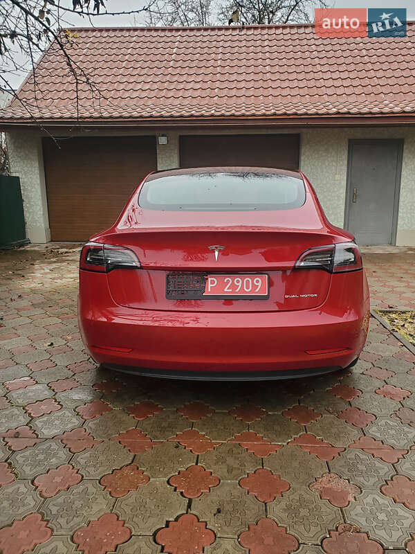 Седан Tesla Model 3 2022 в Ивано-Франковске