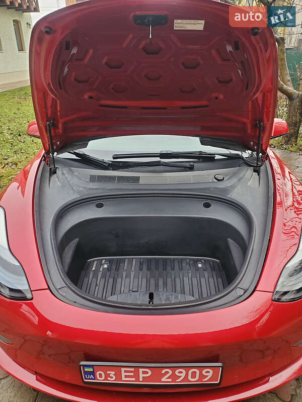 Седан Tesla Model 3 2022 в Ивано-Франковске