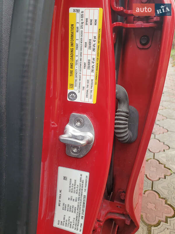 Седан Tesla Model 3 2022 в Ивано-Франковске