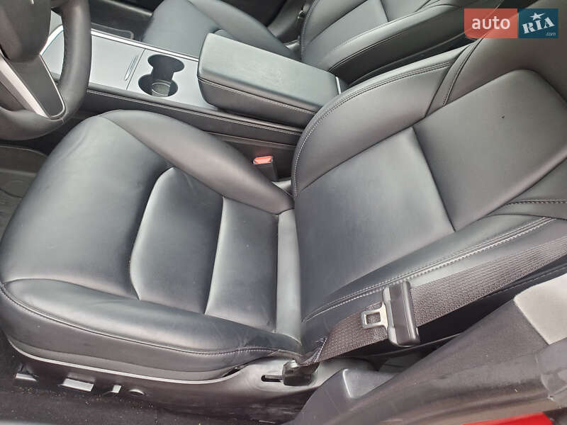 Седан Tesla Model 3 2022 в Ивано-Франковске