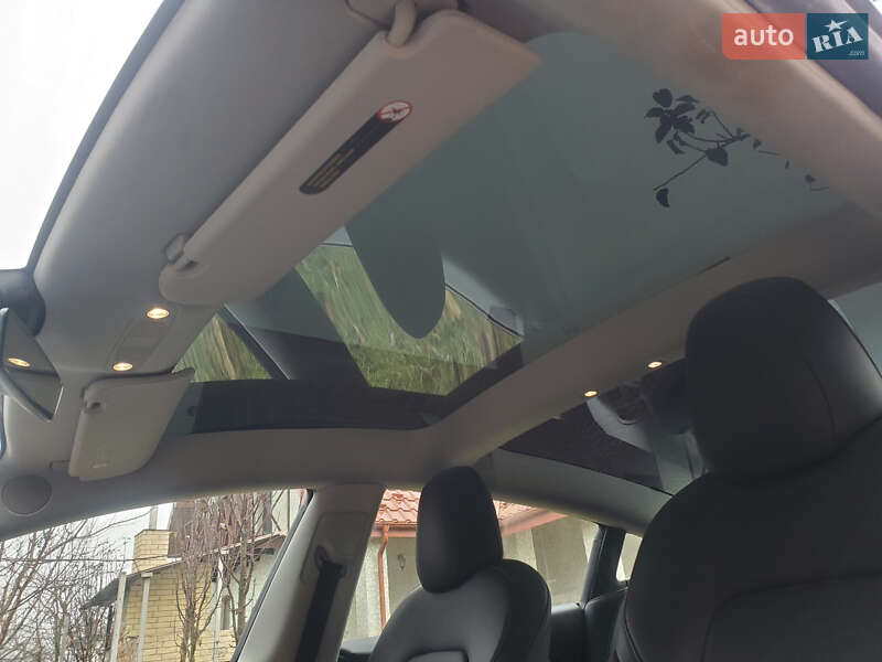 Седан Tesla Model 3 2022 в Ивано-Франковске