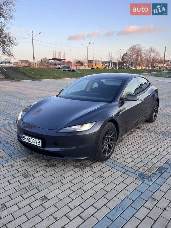 Седан Tesla Model 3 2024 в Ізмаїлі