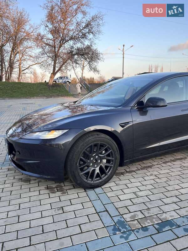 Седан Tesla Model 3 2024 в Ізмаїлі