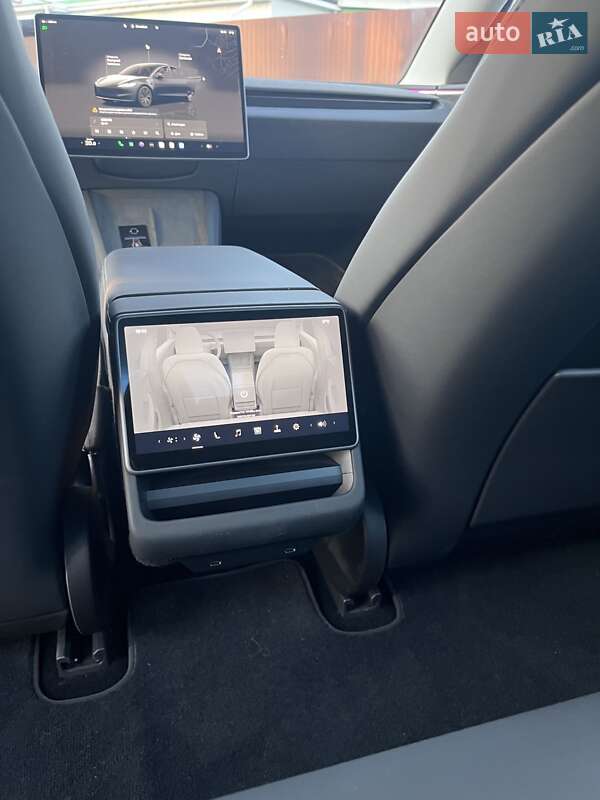 Седан Tesla Model 3 2024 в Ізмаїлі
