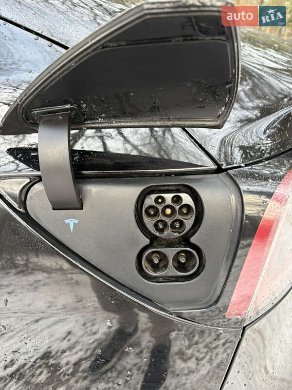 Седан Tesla Model 3 2019 в Березане