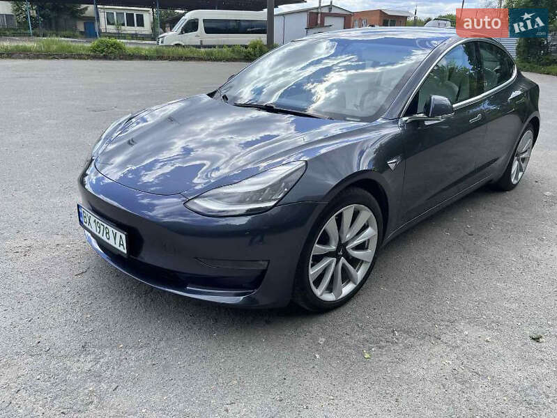 Седан Tesla Model 3 2020 в Шепетовке