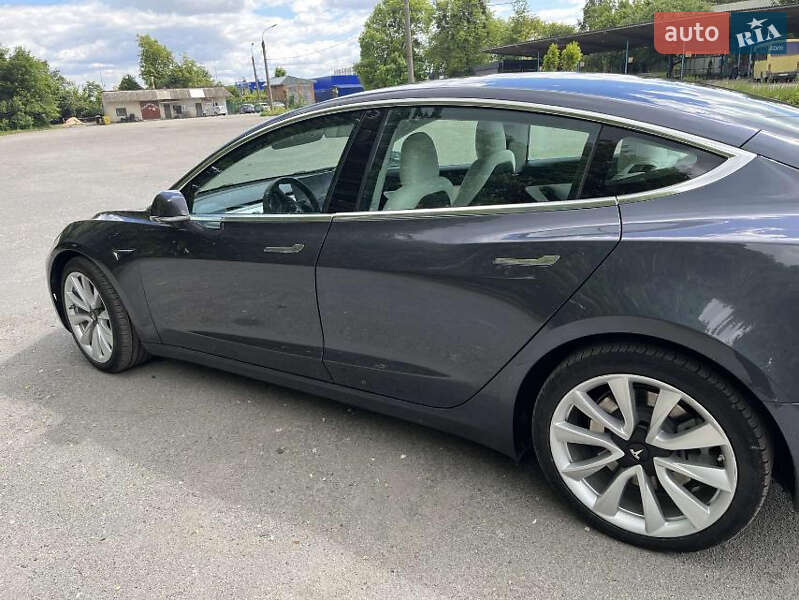 Седан Tesla Model 3 2020 в Шепетовке